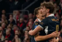 Dean James dan Kolega-Curi Satu Poin Dari Ajax