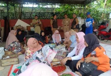 Dapur Umum Dinsos Batang Layani Ribuan Korban Banjir