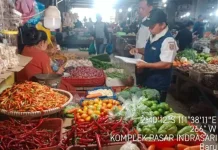 Cabai dan Bawang di Kobar Turun Harga