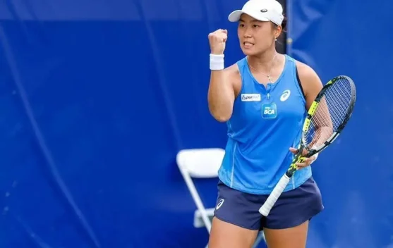 Janice Tjen Shines, Beats Top-22 Fernandez at Australian Open 2026