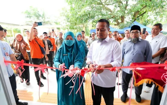 Ketua TP PKK Sulsel Dampingi Gubernur Resmikan Aula Sipakatau