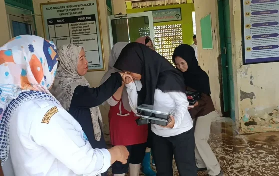 Banjir Lumpur, MBG Tetap Didistribusikan ke Siswa Batang