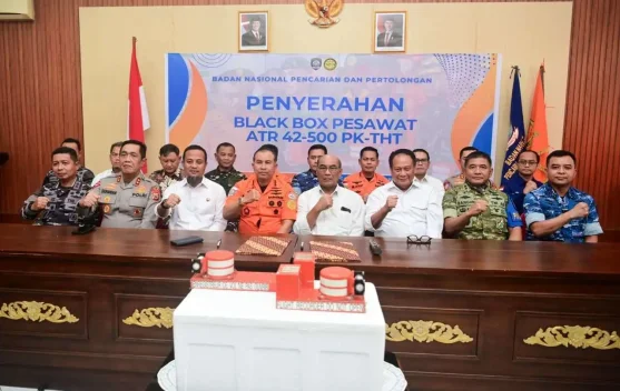 Penyerahan Black Box ATR 42-500 PK-THT, Gubernur Sulsel Apresiasi Kerja Tim